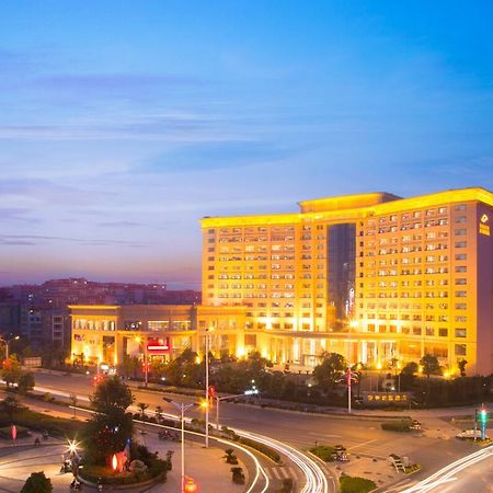 The Grand Plaza Hotel Цзиан Екстериор снимка
