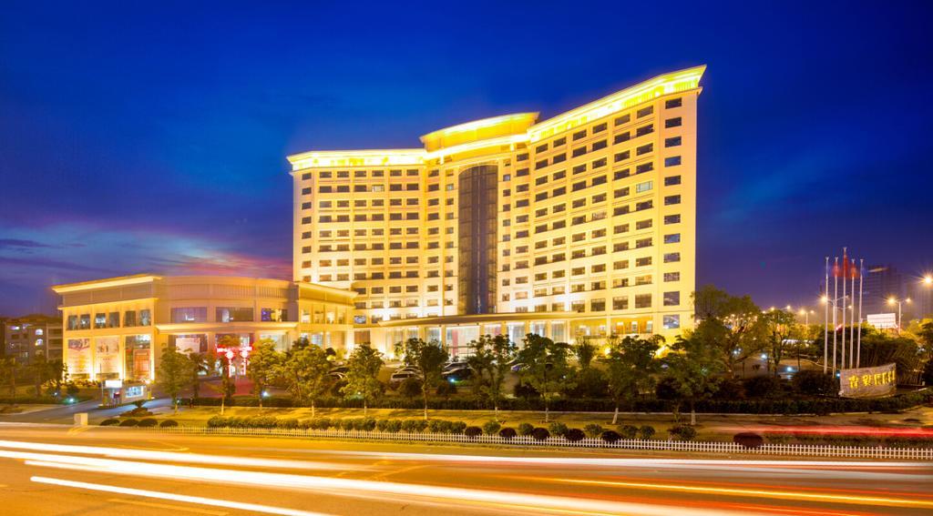 The Grand Plaza Hotel Цзиан Екстериор снимка