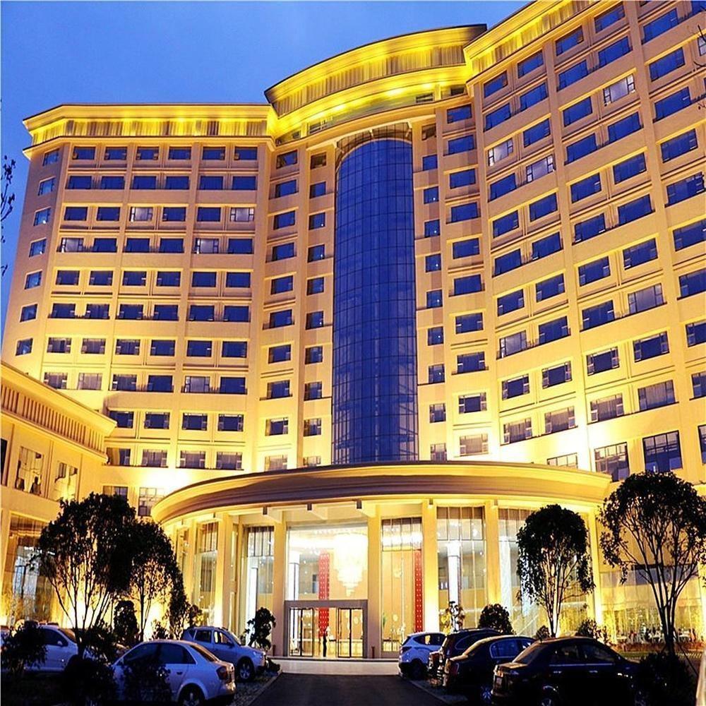 The Grand Plaza Hotel Цзиан Екстериор снимка