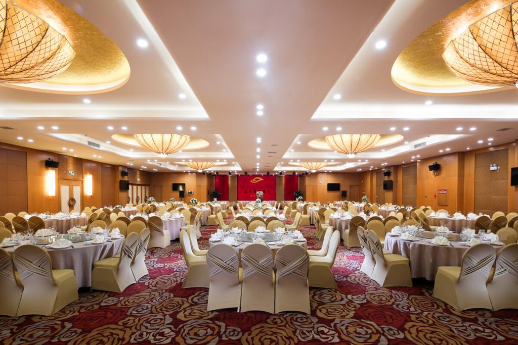 The Grand Plaza Hotel Цзиан Екстериор снимка