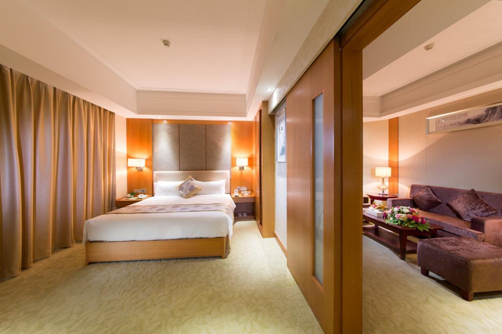 The Grand Plaza Hotel Цзиан Екстериор снимка
