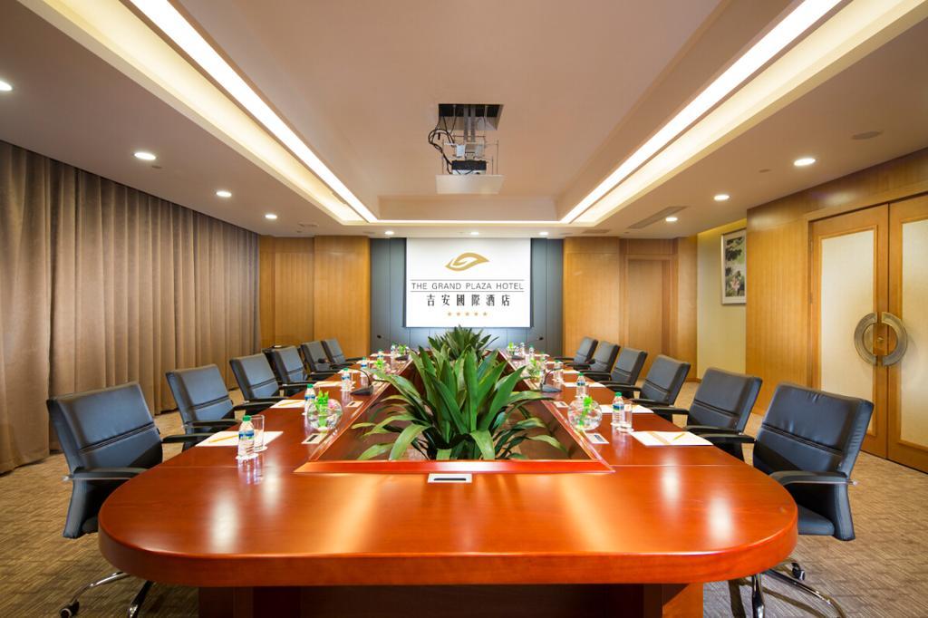The Grand Plaza Hotel Цзиан Екстериор снимка
