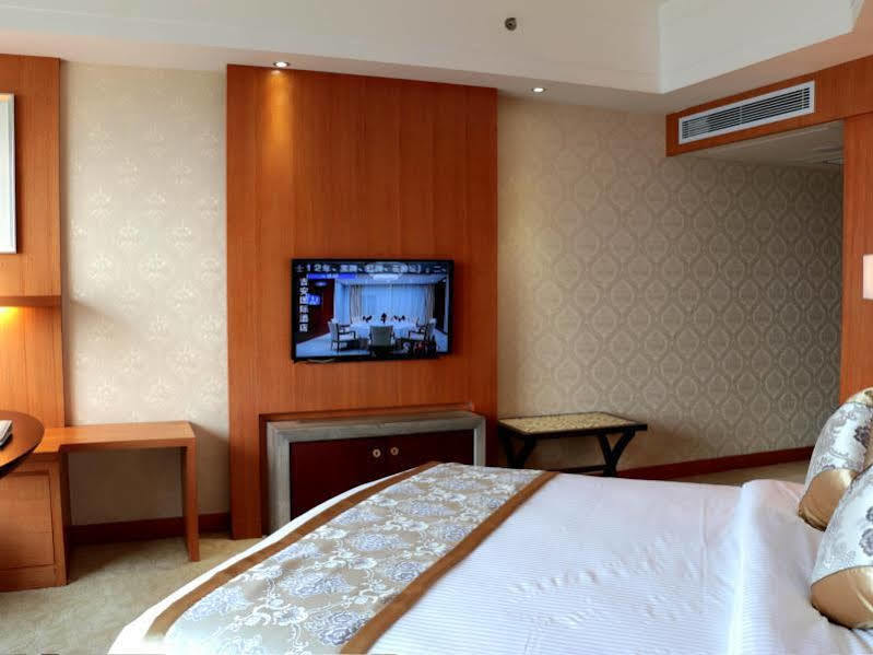 The Grand Plaza Hotel Цзиан Екстериор снимка